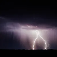 lightning-bolt-768801_1920.jpg